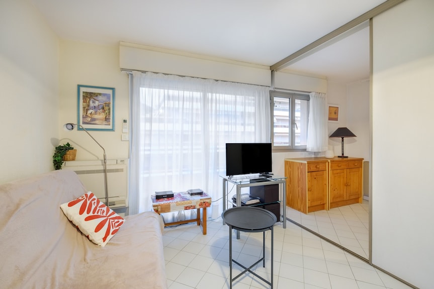 Apartamento Estudio 'Riviera Beach Anemone' Con Vistas A La Montaña, Wi-fi Y Aire Acondicionado. - Menton