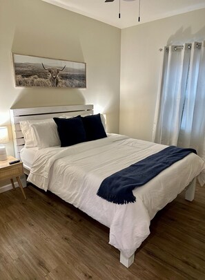 2 室のベッドルーム、WiFi (無料)、ベッドシーツ