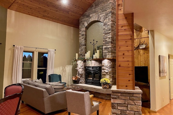 Living room with fireplace
