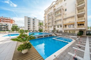 Pool - 'Salou Beach' Apartment with Sea View, Wi-Fi and Air Conditioning (Salou)