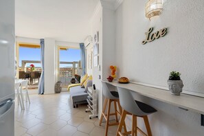 Interior - 'Salou Beach' Apartment with Sea View, Wi-Fi and Air Conditioning (Salou)