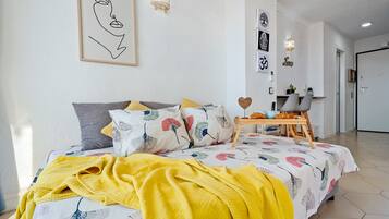 1 habitación, tabla de planchar con plancha, wifi gratis y ropa de cama
