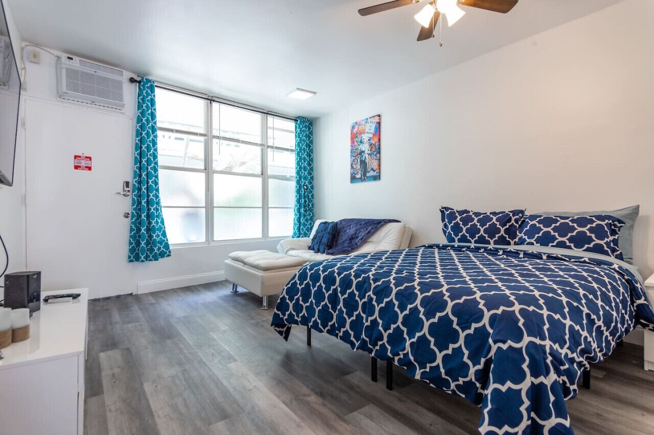 Strykjärn/strykbräda, resesäng, wi-fi och sängkläder