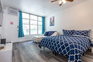 Iron/ironing board, travel cot, WiFi, bed sheets - Fun & Value Ocean Dr, South Beach, Steps to Beach (Miami Beach)