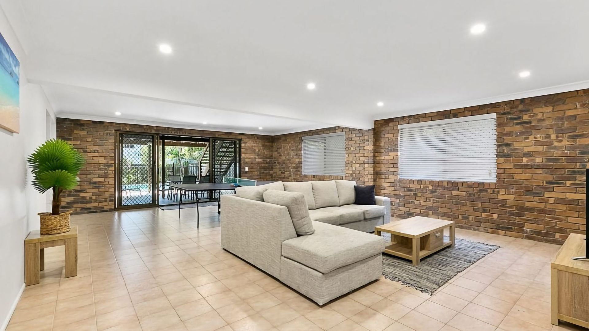 Generous Family Home With 4 Bedrooms, Pool, Pet Friendly - Noosaville