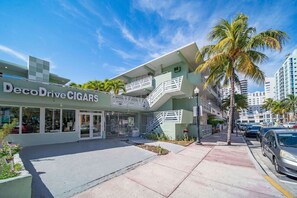 Exterior - Steps 2 Beach Ocean Drive Deco Apt 2 Queen Beds (Miami Beach)