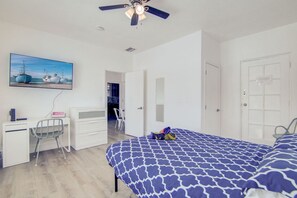 2 bedrooms, desk, iron/ironing board, travel cot