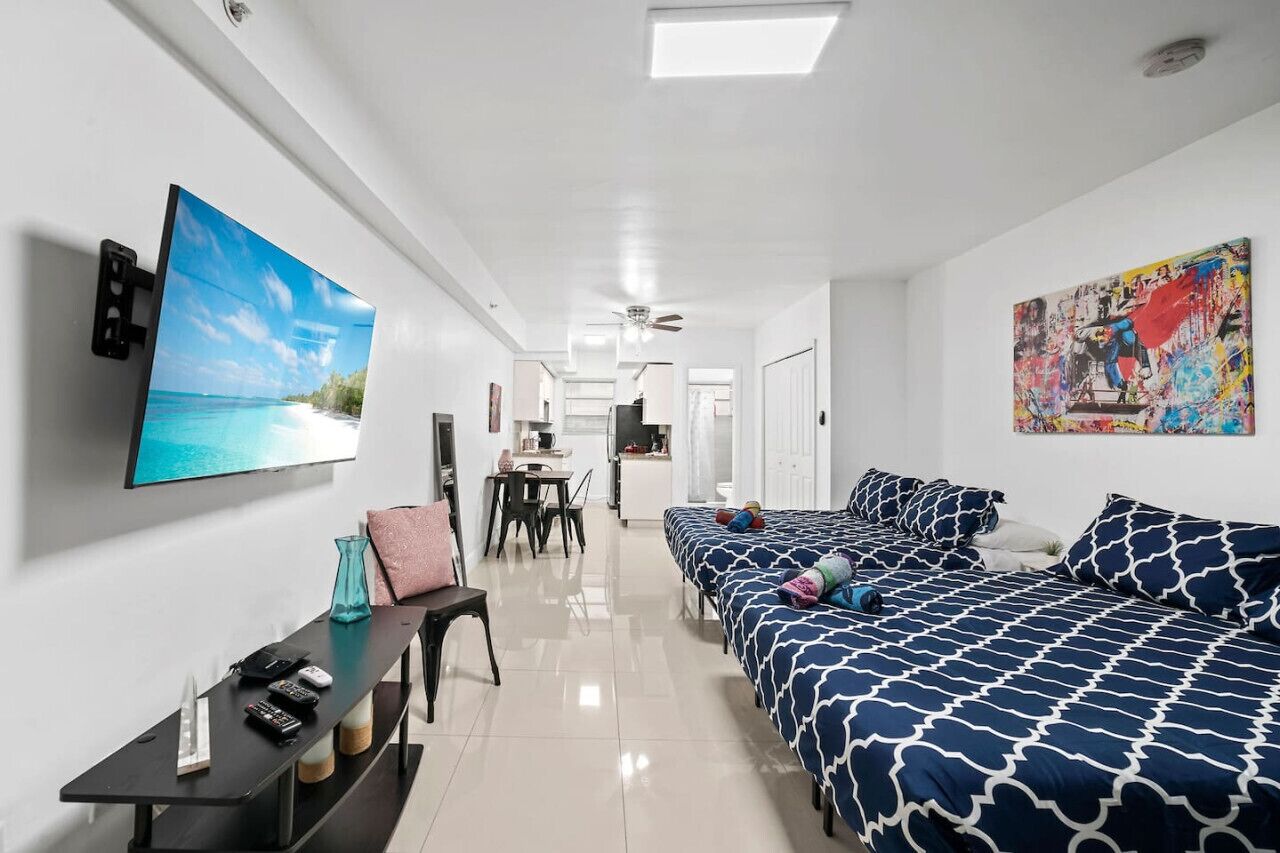 Escape 2 Beach, Ocean Dr Deco Apt w/2 Queenbeds