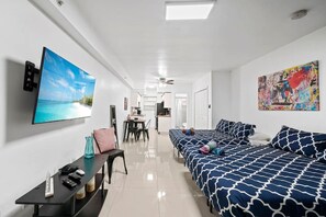 アイロン / アイロン台、旅行用ベビーベッド、WiFi、ベッドシーツ