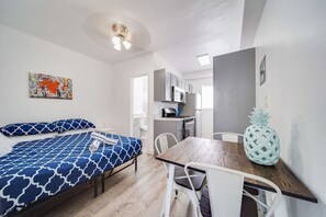 1 bedroom, iron/ironing board, WiFi, bed sheets - Ocean Drive Prime Apt w/2 Queen-Beds, South Beach (Miami Beach)