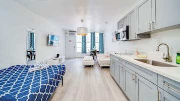 1 habitación, tabla de planchar con plancha, cuna de viaje y wifi