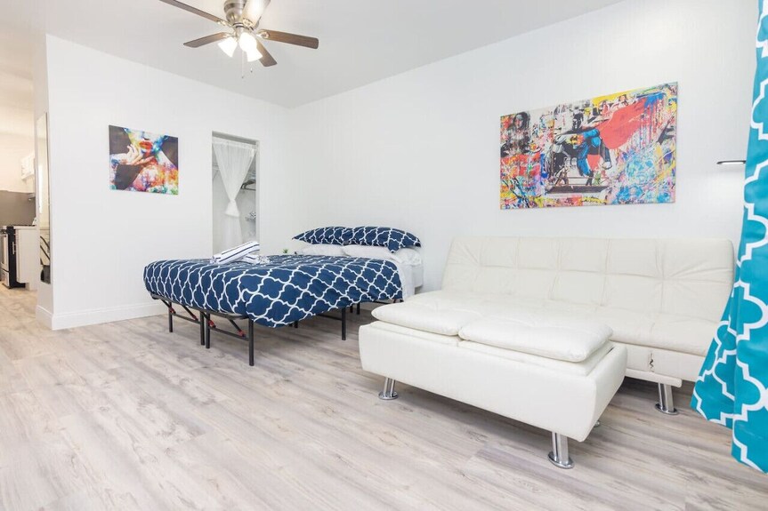 Ocean Drive Deco Apt W/2 Queen Beds, Steps 2 Beach - Miami Beach