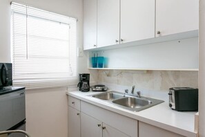 Fridge, microwave, stovetop, coffee/tea maker - Stylish Ocean Dr Apt w/ 2 Queen Beds, Across Beach (Miami Beach)