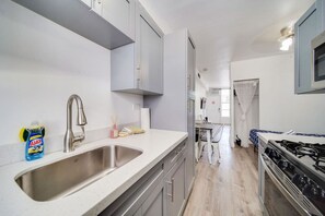 Fridge, microwave, oven, stovetop - Ocean Drive Comfy apt, w/2 Queen Beds by the Beach (Miami Beach)