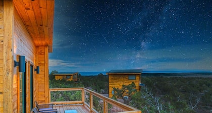 Tiny Cabin, #4 Island in The Sky View @ The Cedars