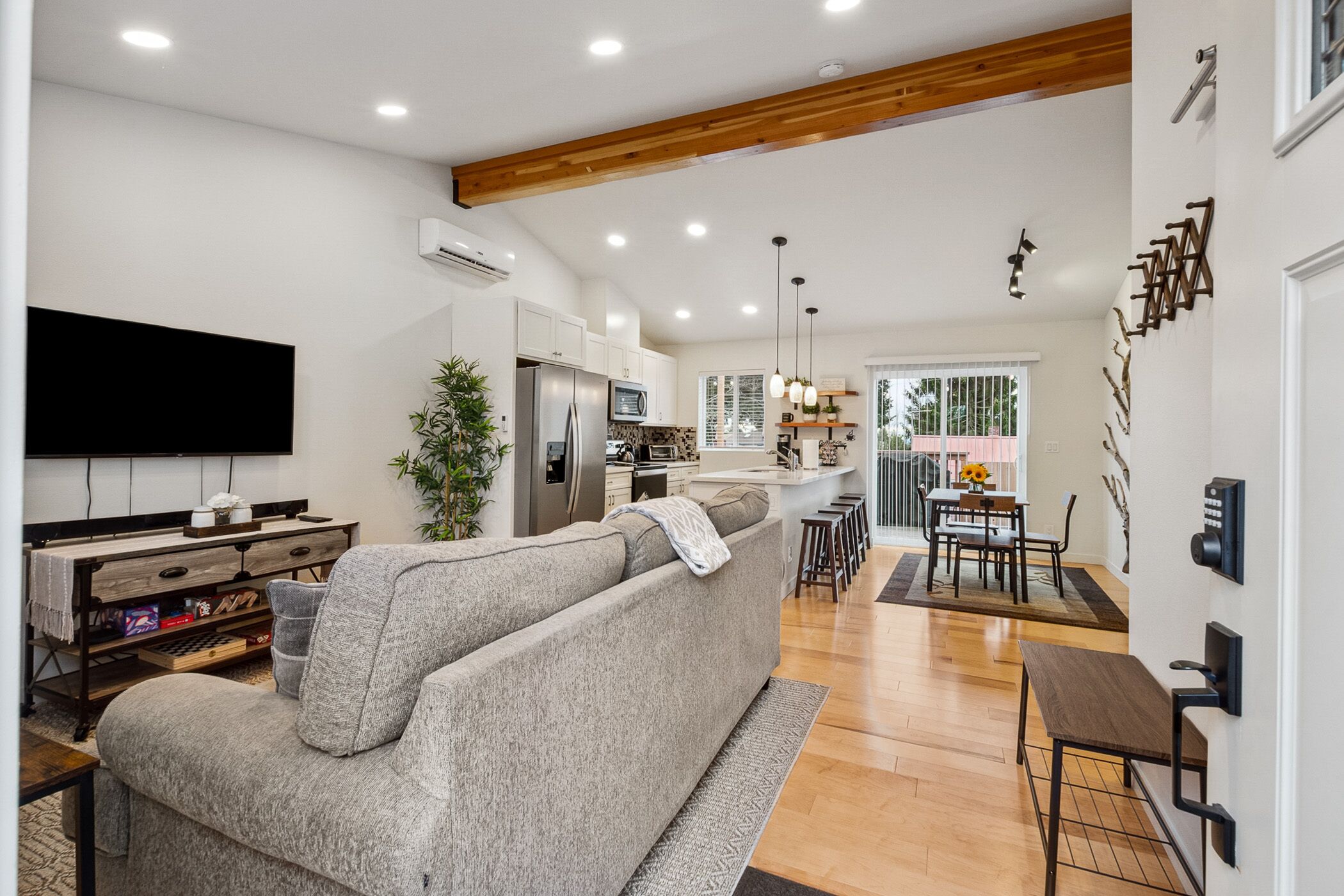 Brand New 2 Bed Private Getaway! Close to Airport!