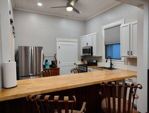 Fridge, microwave, oven, stovetop - Majestic Palms-A 1933 Restoration-Walk2Everything!
(Pensacola)