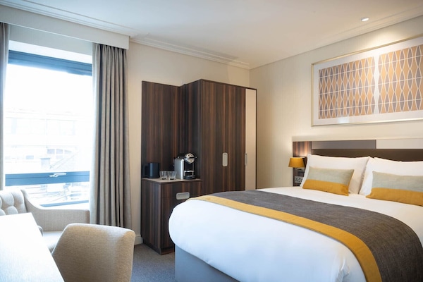 Cortinas blackout, sistema de insonorización y wifi gratis