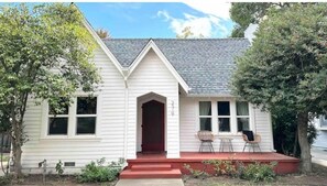 Exterior - The Peaceful Fox (Chico)