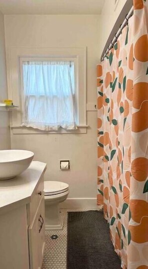 Bathroom - The Peaceful Fox (Chico)