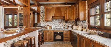 Frigorífic, microones, forn i placa de cuina