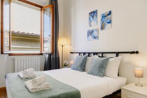 2 bedrooms, in-room safe, desk, iron/ironing board