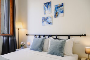 2 chambres, coffre-fort, bureau, fer et planche à repasser