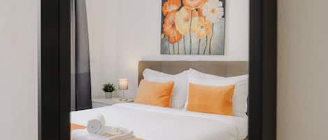 2 Schlafzimmer, Zimmersafe, Schreibtisch, Bügeleisen/Bügelbrett