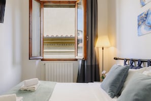 2 bedrooms, in-room safe, desk, iron/ironing board