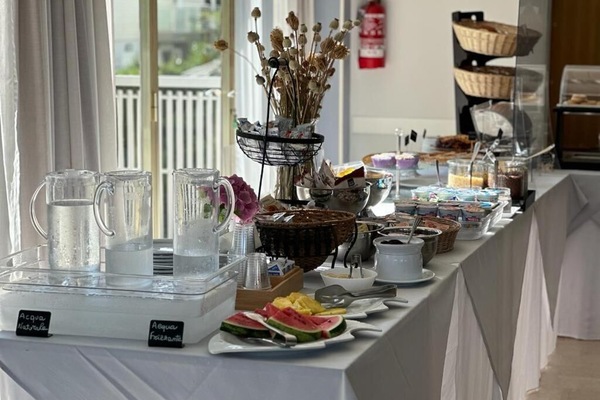 Esmorzar diari d'estil bufet gratuït