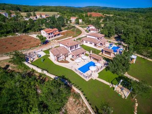Exterior - 4 BD villa with pool and extra large garden (Višnjan)
