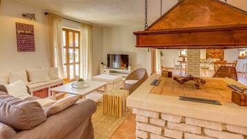 Smart TV, fireplace, DVD player, foosball