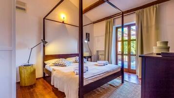 4 bedrooms, iron/ironing board, travel crib, free WiFi