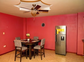 In-room dining - Diamond Cut Villa & Suites (Carnbee)