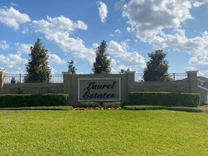 المنطقة المحيطة بالمنشأة