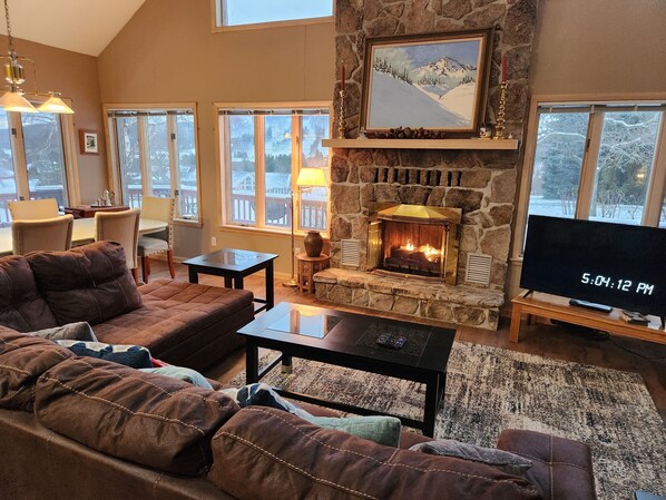 Living area - Outstanding WISP Views! (McHenry)
