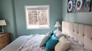 5 soverom, skrivebord, wi-fi (inkludert) og sengetøy