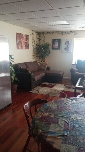 TV - Suite 3 with free wifi (Schenectady)