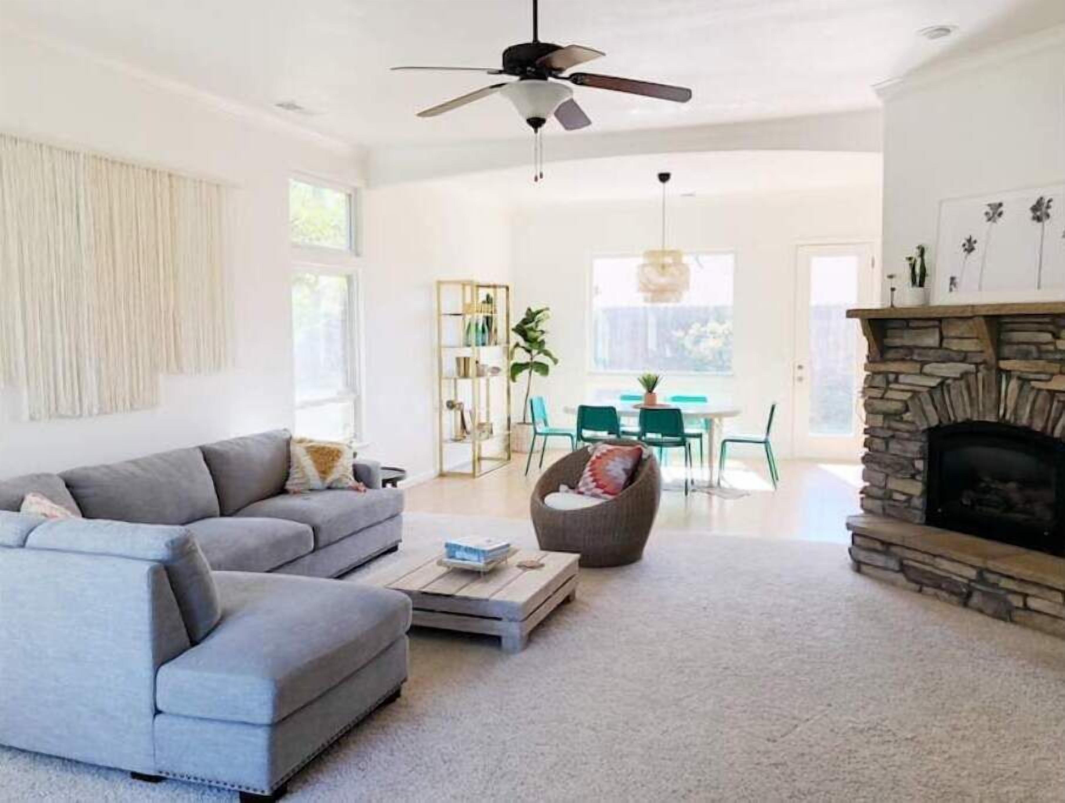 "The Modern Fox" Guest Retreat