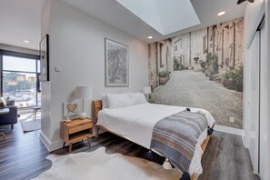 Premium bedding, pillow-top beds, individually decorated - The Hive (Wilmington)