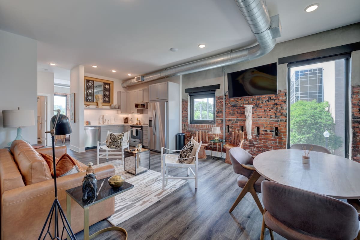 The Hive 207 Bees Knees | 1 bedroom, premium bedding, pillowtop beds, individually decorated