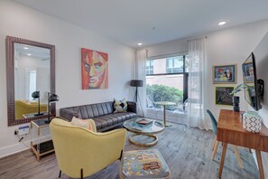 Smart TV 55 pulgadas con canales de televisión por cable, Netflix, Hulu