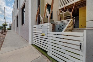 Property entrance - The Hive (Wilmington)