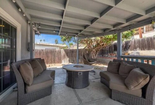 Roost n’ Relax - A/C, near the Beach, firepit
