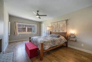 3 Schlafzimmer, Schreibtisch, Bügeleisen/Bügelbrett, Reisekinderbett