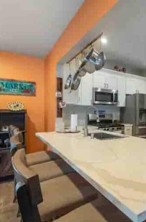 冰箱、微波炉、烤箱、炉灶