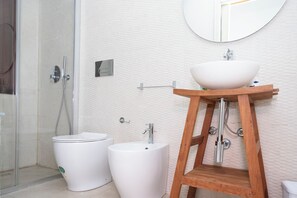 Hårføner og toalettpapir