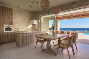 Outdoor dining - Beachfront Brand New Villa (Ierapetra)