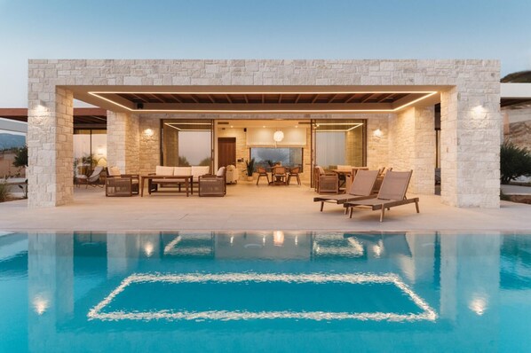 Pool - Beachfront Brand New Villa (Ierapetra)