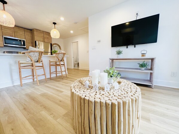 Interior - 4169-Quaint, Newly renovated (San Diego)